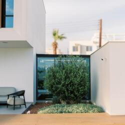 Demar H Two Volumes Of The Building Create An Internal Courtyard Between Them That Functions As A Connecting Link By Sharing Unique Experiences